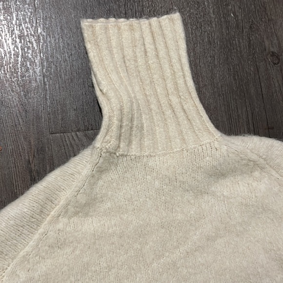 H&M - Picture 2 of 2